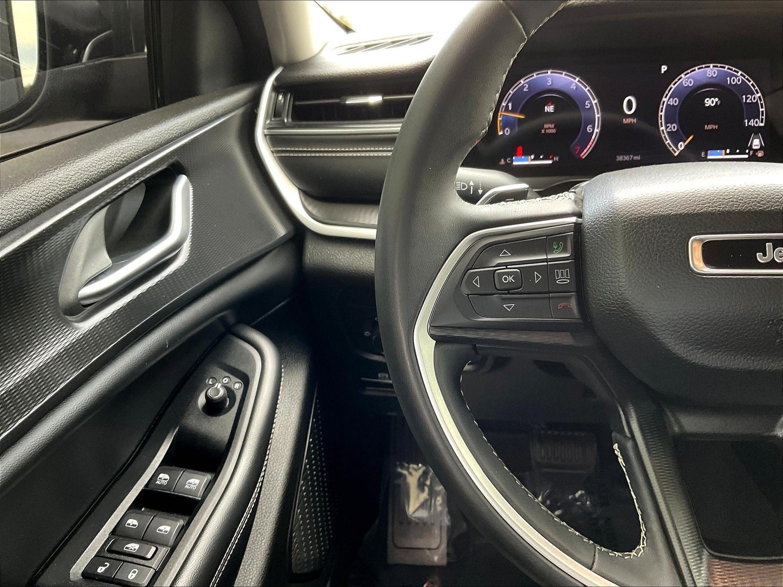 2023 Jeep Grand Cherokee L Laredo 4x4