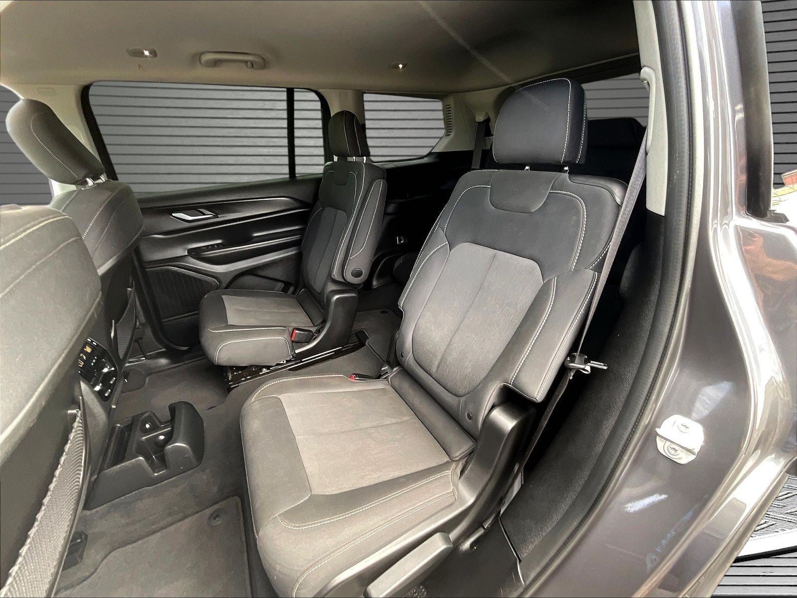 2023 Jeep Grand Cherokee L Laredo 4x4