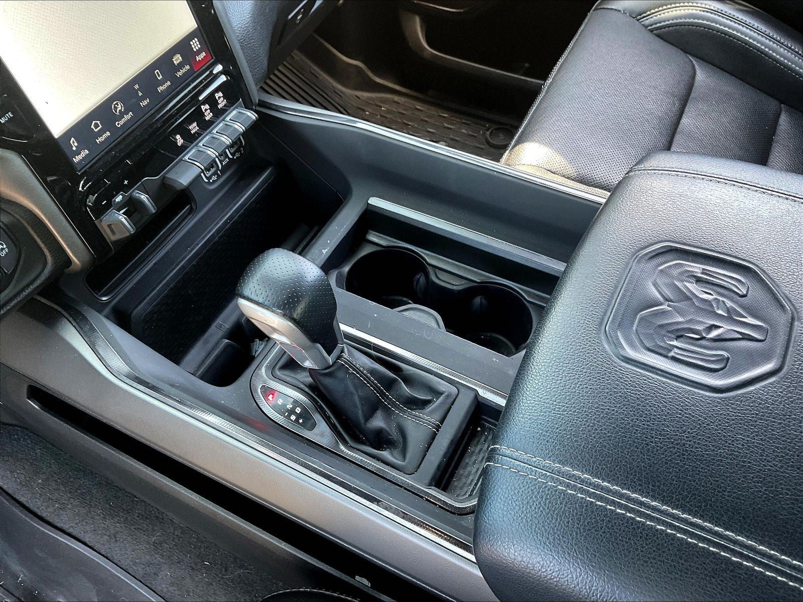 2022 RAM 1500 Laramie Crew Cab 4x4 5'7' Box