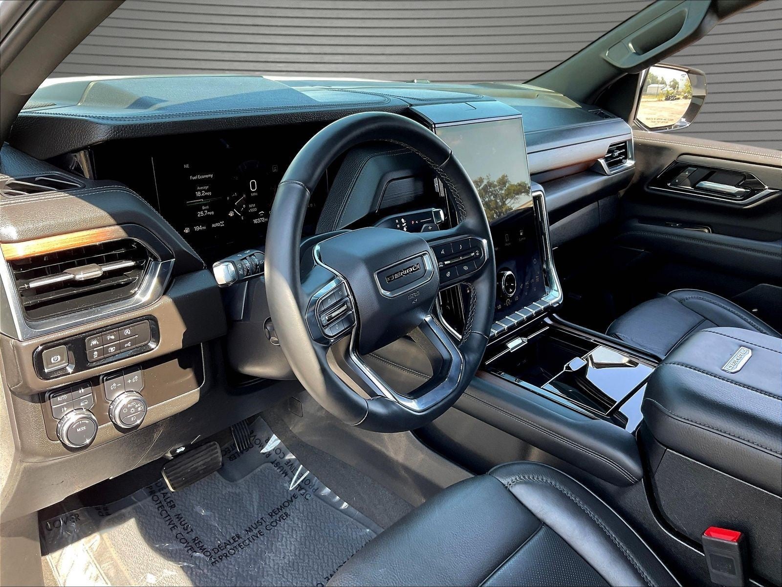2025 GMC Yukon 4WD Denali