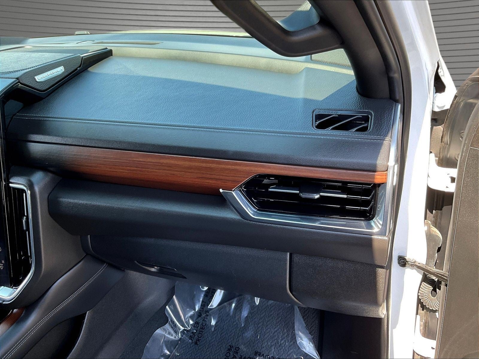 2025 GMC Yukon 4WD Denali