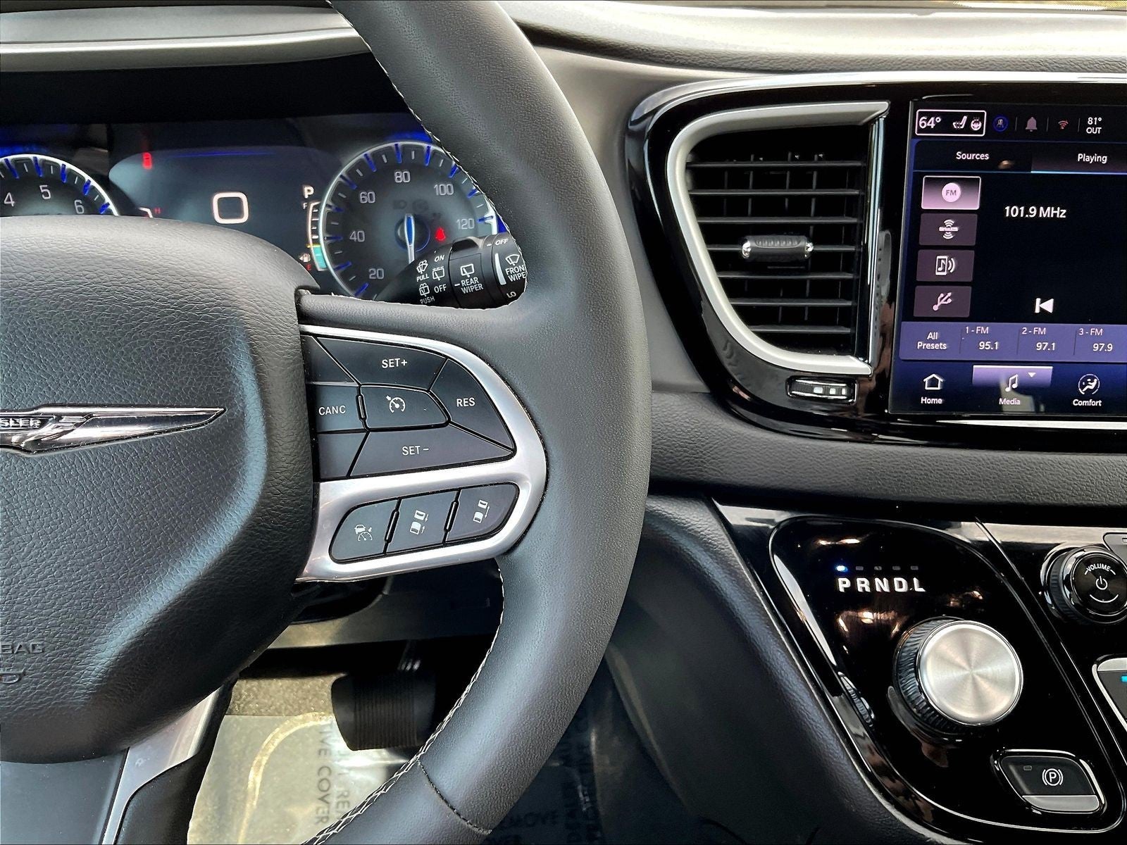 2025 Chrysler Pacifica Select