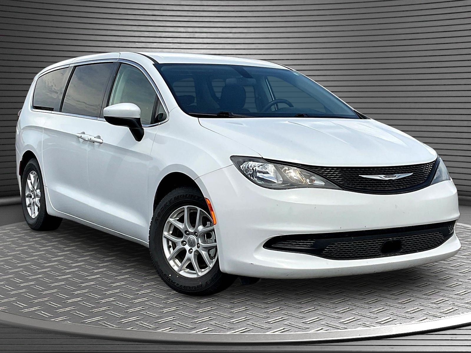 2022 Chrysler Voyager LX
