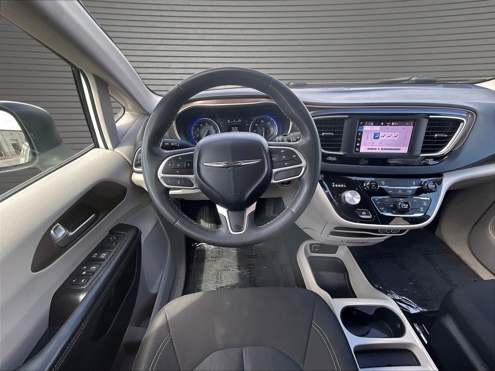 2022 Chrysler Voyager LX