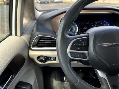 2022 Chrysler Voyager LX