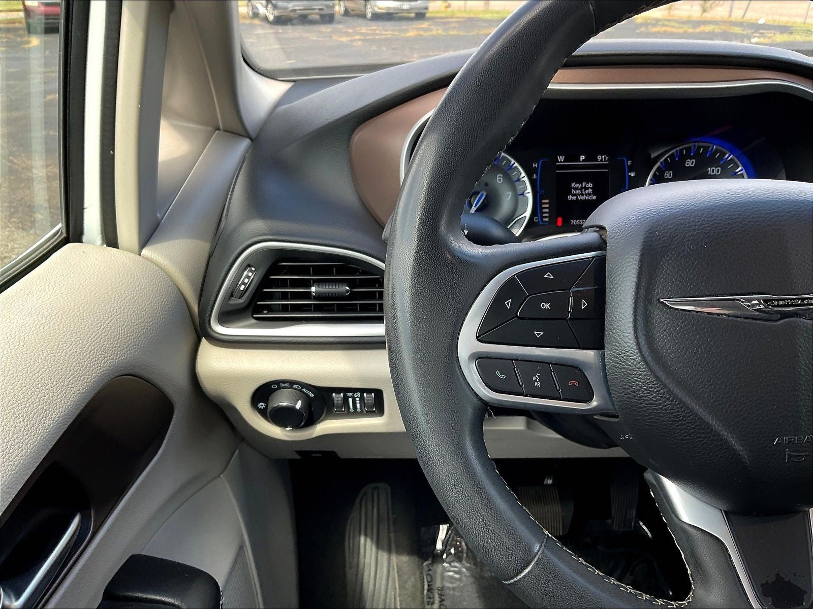 2022 Chrysler Voyager LX
