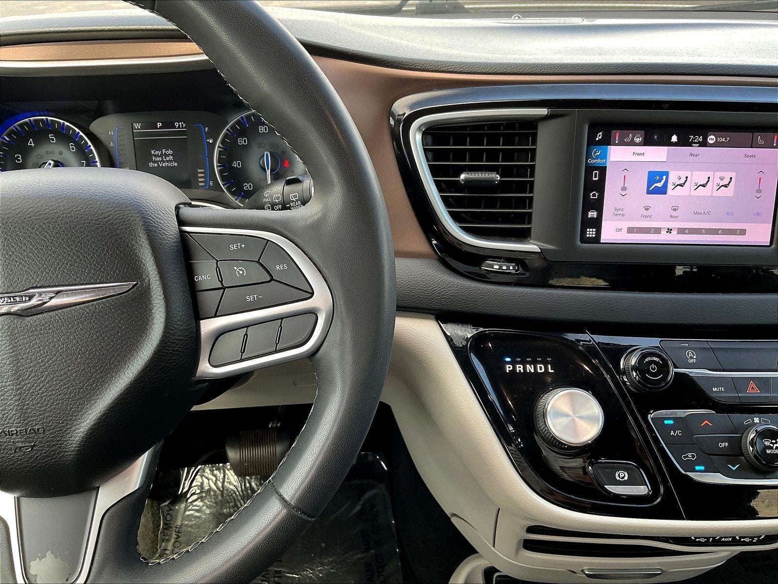 2022 Chrysler Voyager LX
