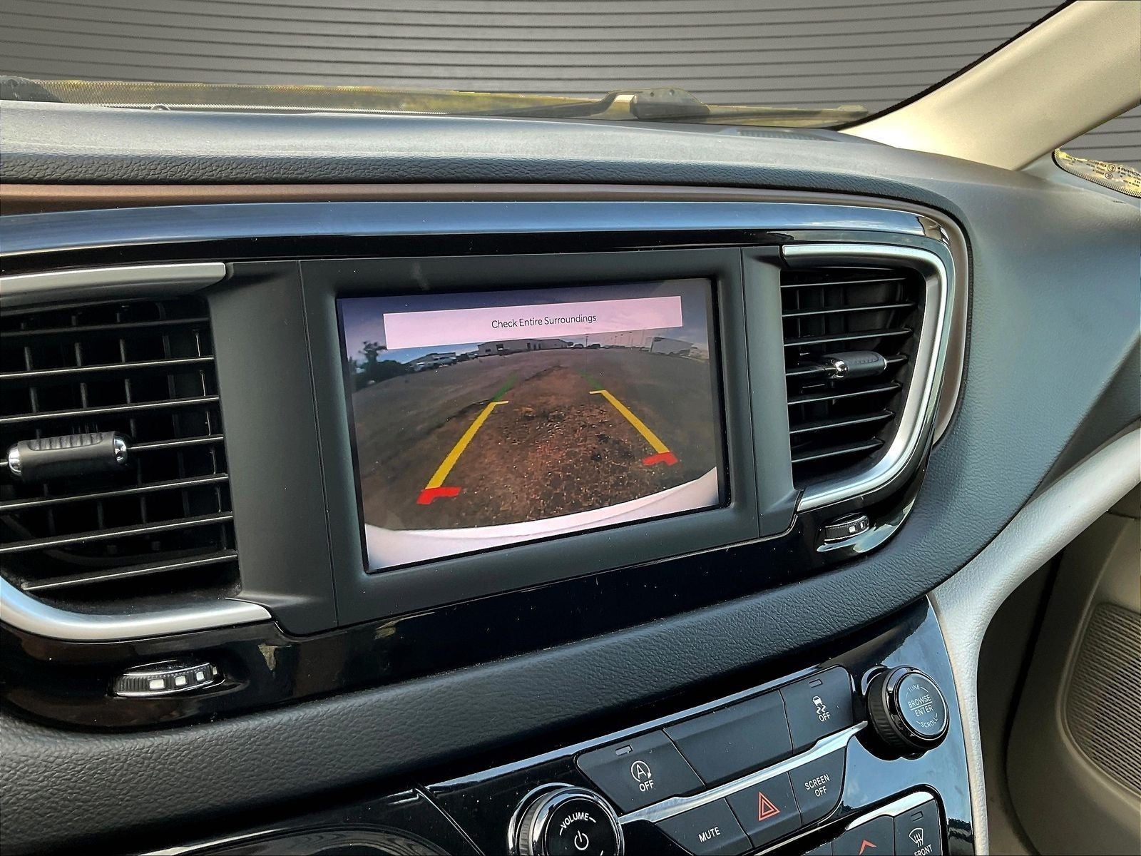 2022 Chrysler Voyager LX