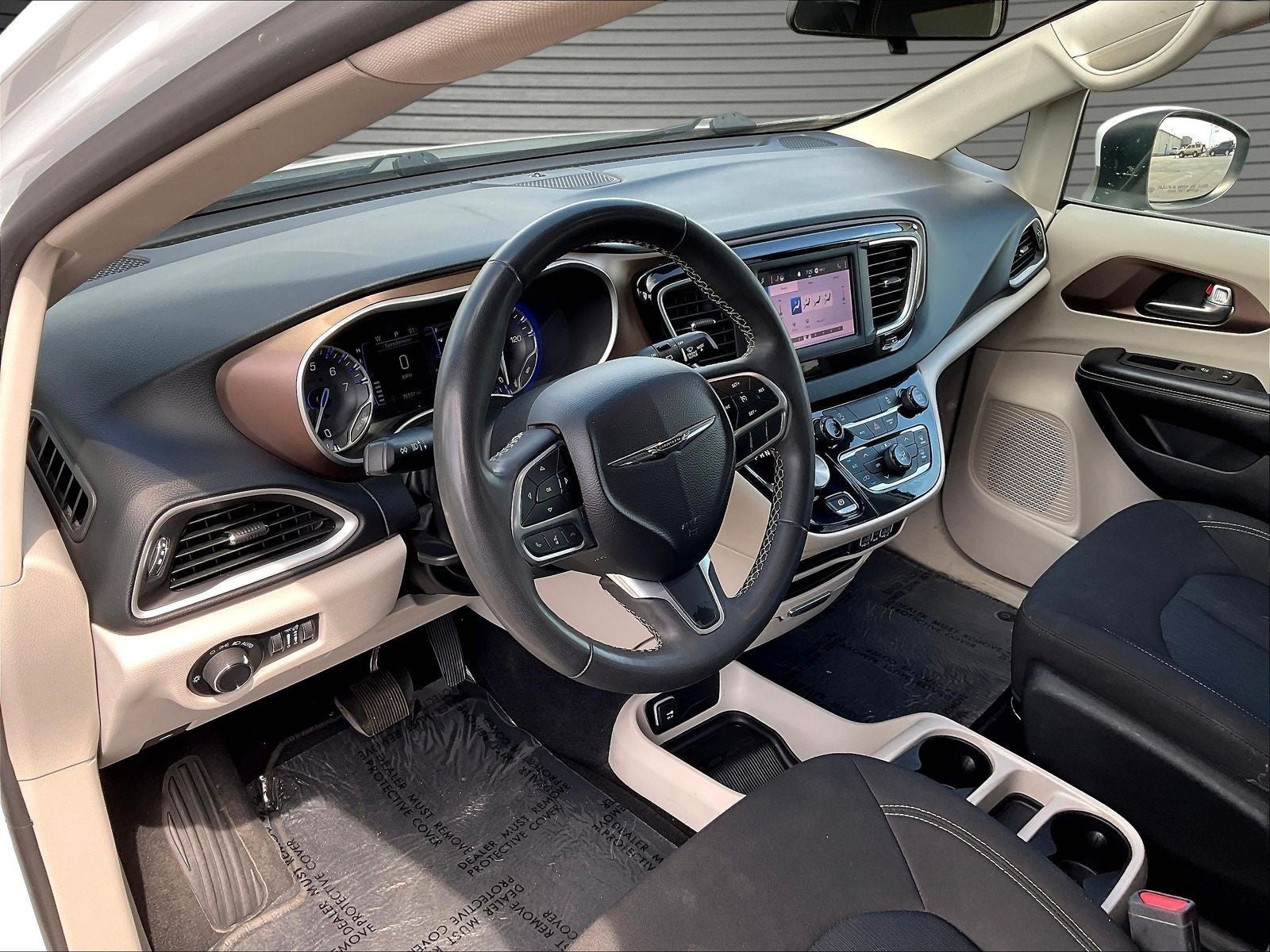 2022 Chrysler Voyager LX