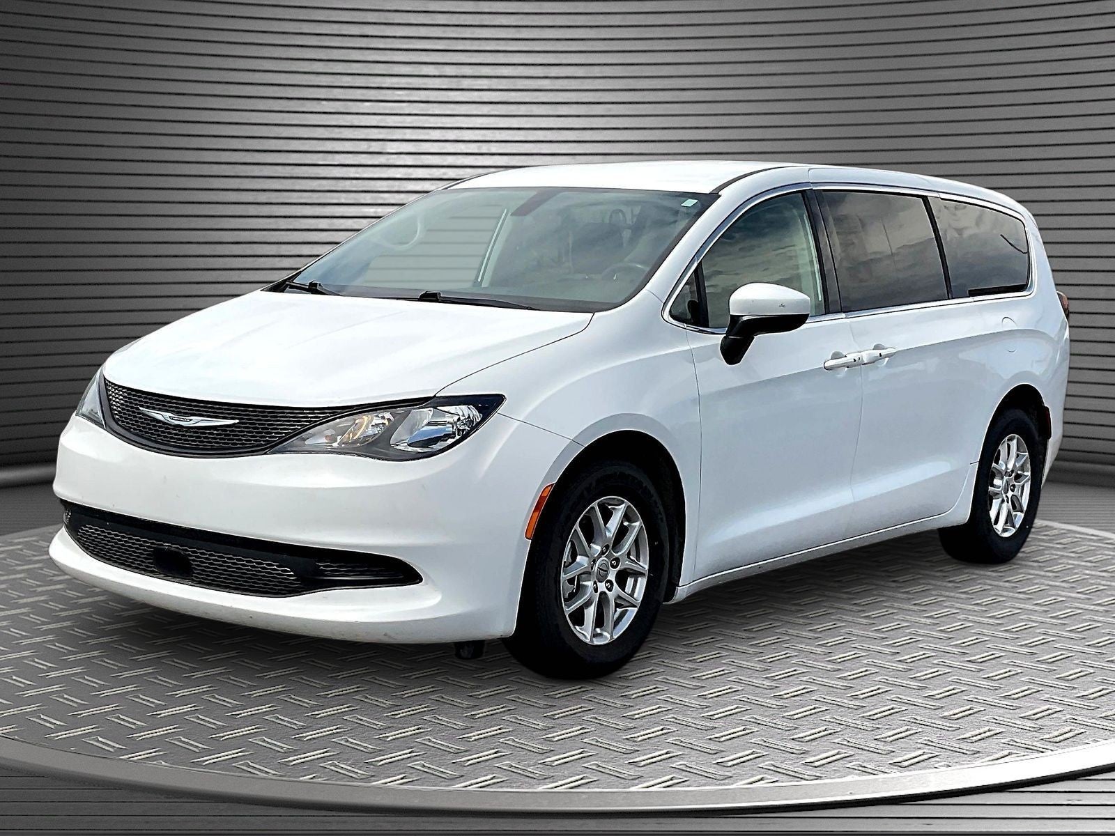 2022 Chrysler Voyager LX