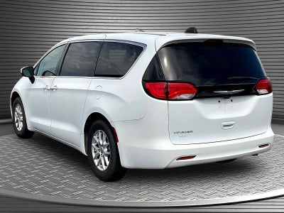 2022 Chrysler Voyager LX