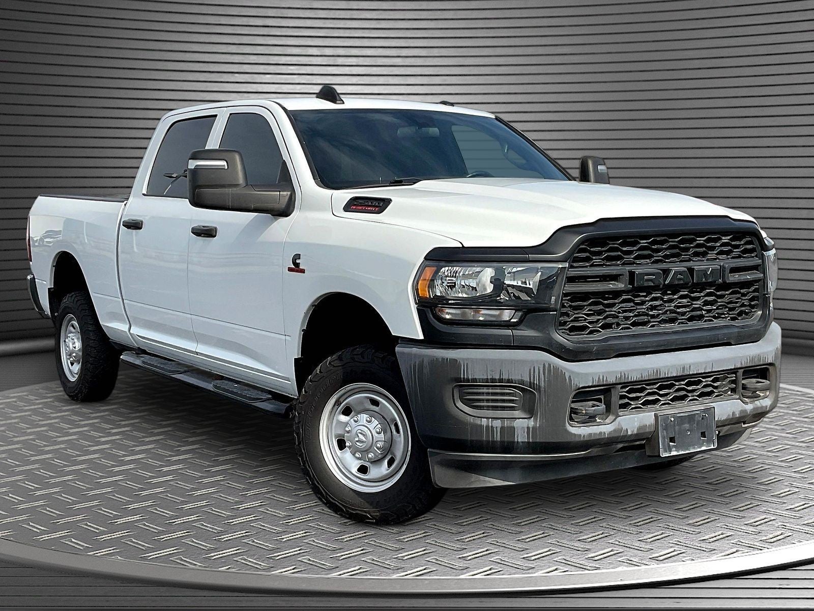 2023 RAM 2500 Tradesman Crew Cab 4x4 6'4' Box