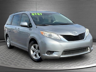 2013 Toyota Sienna LE V6 8 Passenger