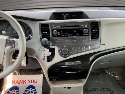 2013 Toyota Sienna LE V6 8 Passenger