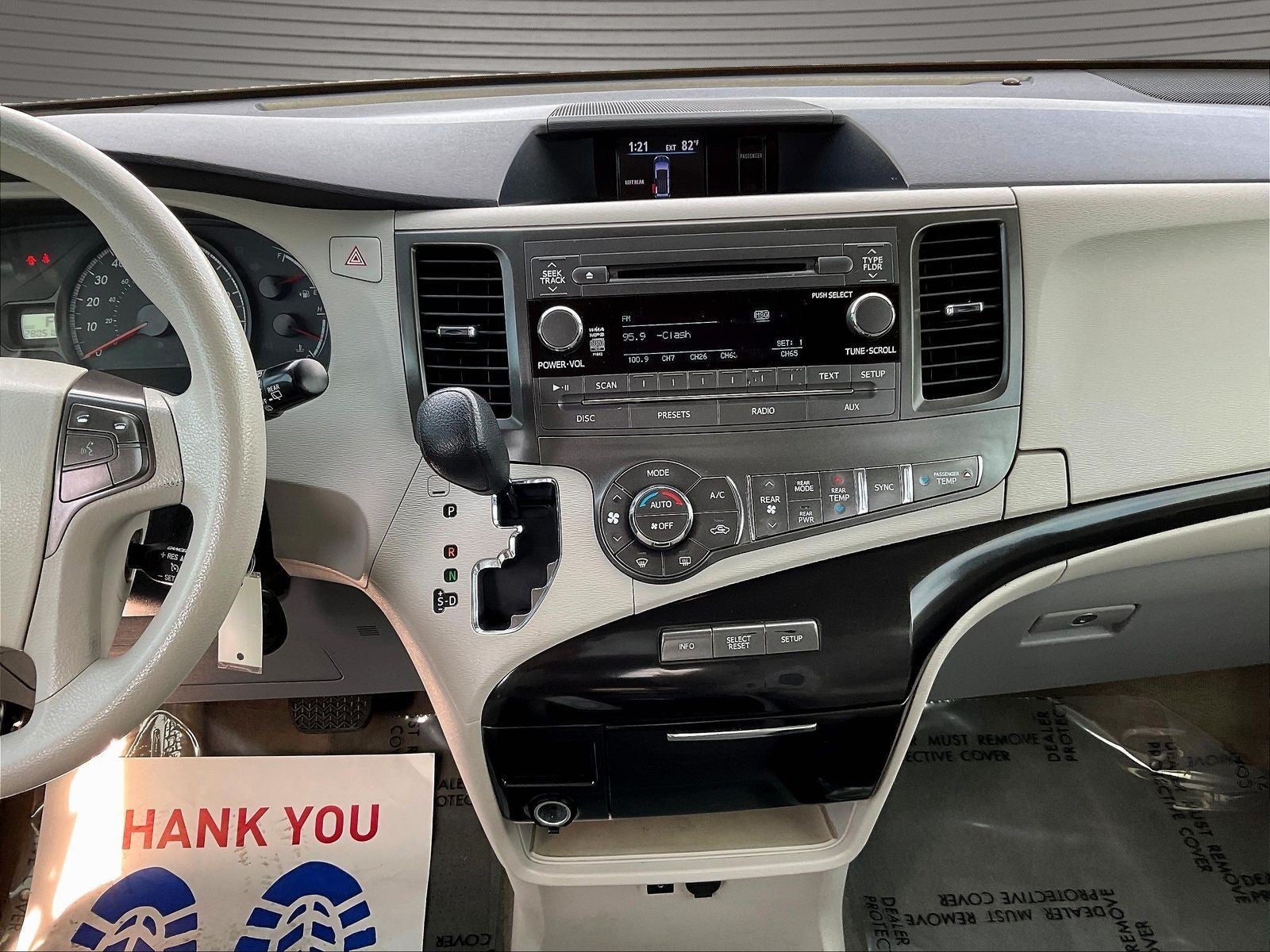 2013 Toyota Sienna LE V6 8 Passenger