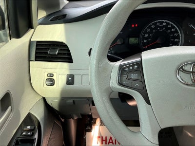 2013 Toyota Sienna LE V6 8 Passenger
