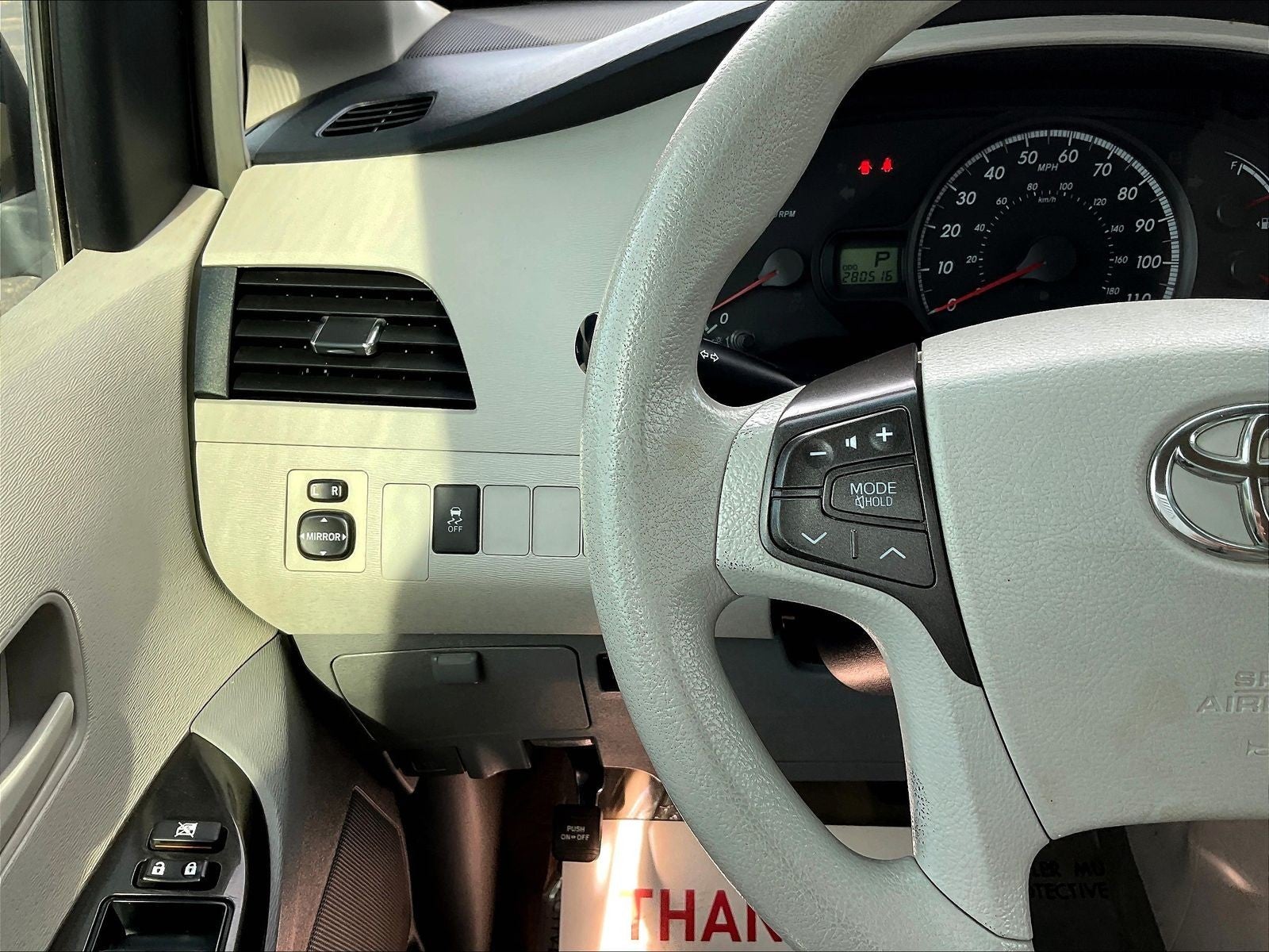 2013 Toyota Sienna LE V6 8 Passenger