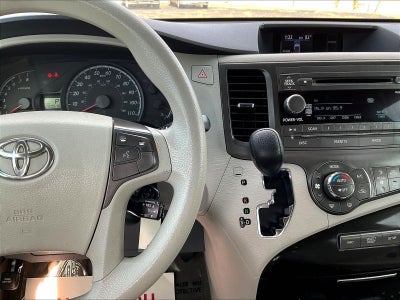2013 Toyota Sienna LE V6 8 Passenger