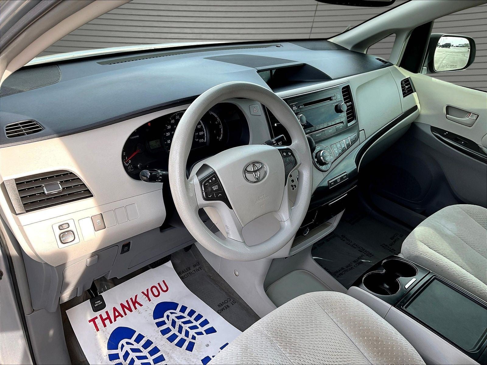 2013 Toyota Sienna LE V6 8 Passenger