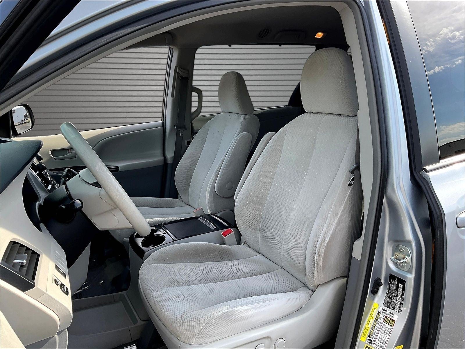 2013 Toyota Sienna LE V6 8 Passenger