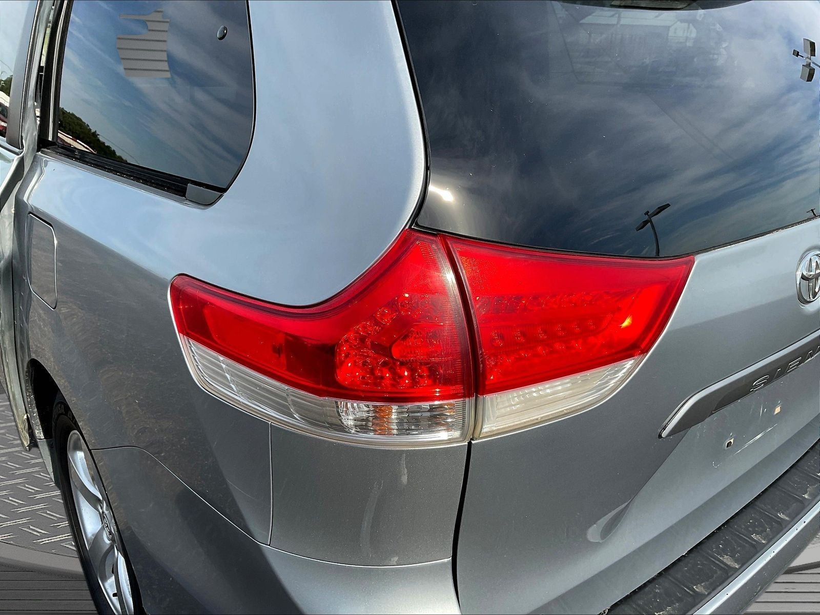 2013 Toyota Sienna LE V6 8 Passenger