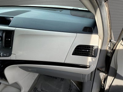 2013 Toyota Sienna LE V6 8 Passenger