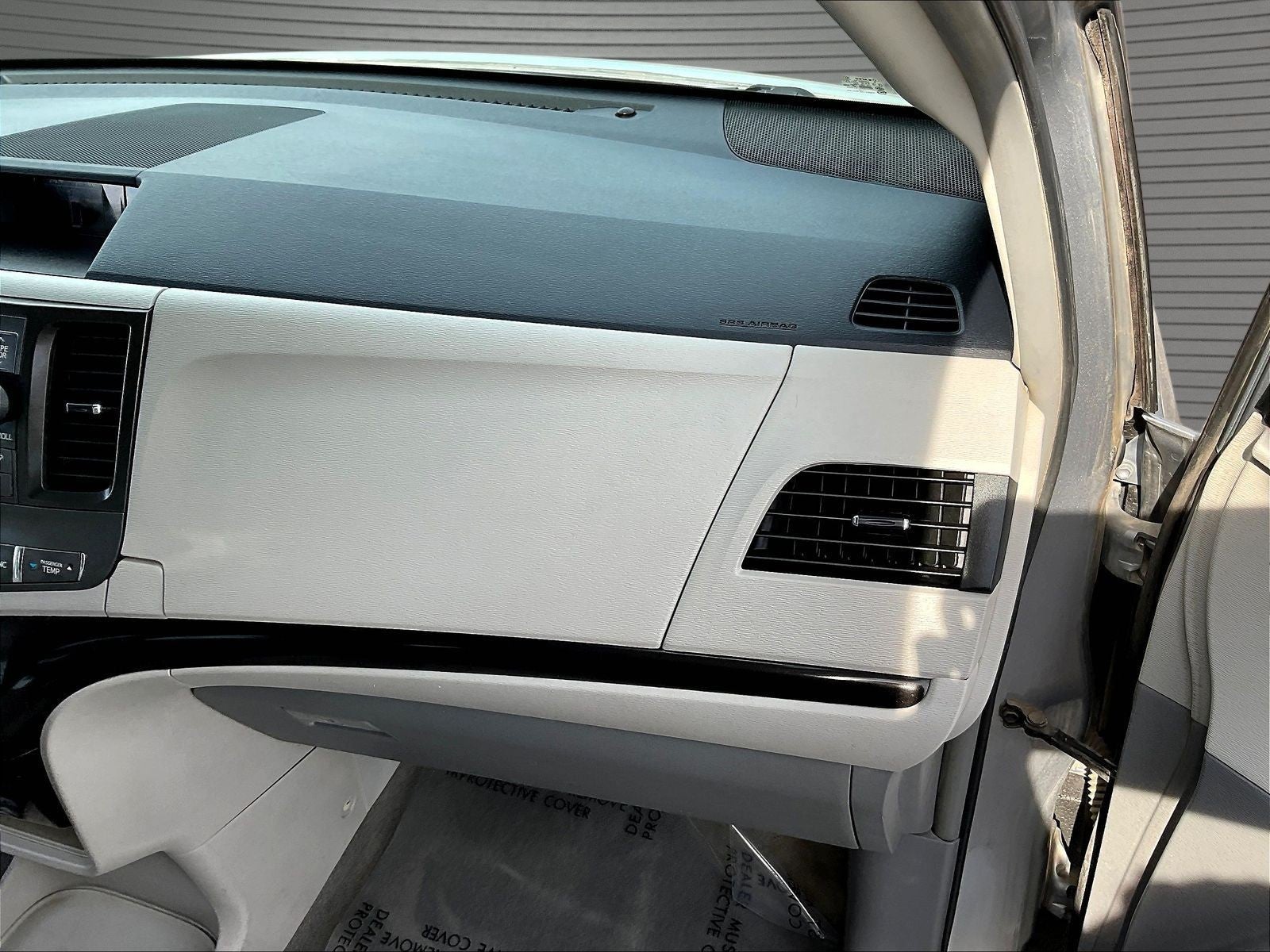 2013 Toyota Sienna LE V6 8 Passenger
