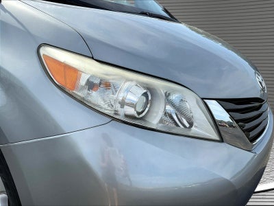 2013 Toyota Sienna LE V6 8 Passenger
