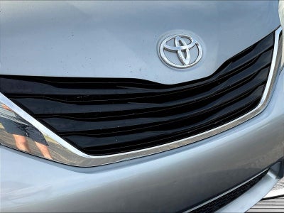2013 Toyota Sienna LE V6 8 Passenger