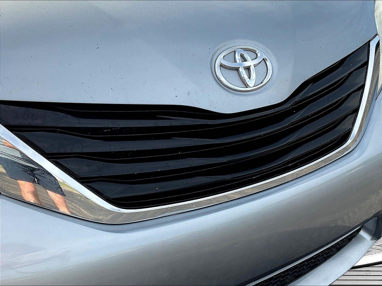 2013 Toyota Sienna LE V6 8 Passenger