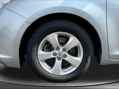 2013 Toyota Sienna LE V6 8 Passenger