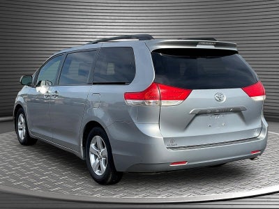 2013 Toyota Sienna LE V6 8 Passenger