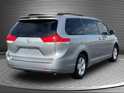 2013 Toyota Sienna LE V6 8 Passenger