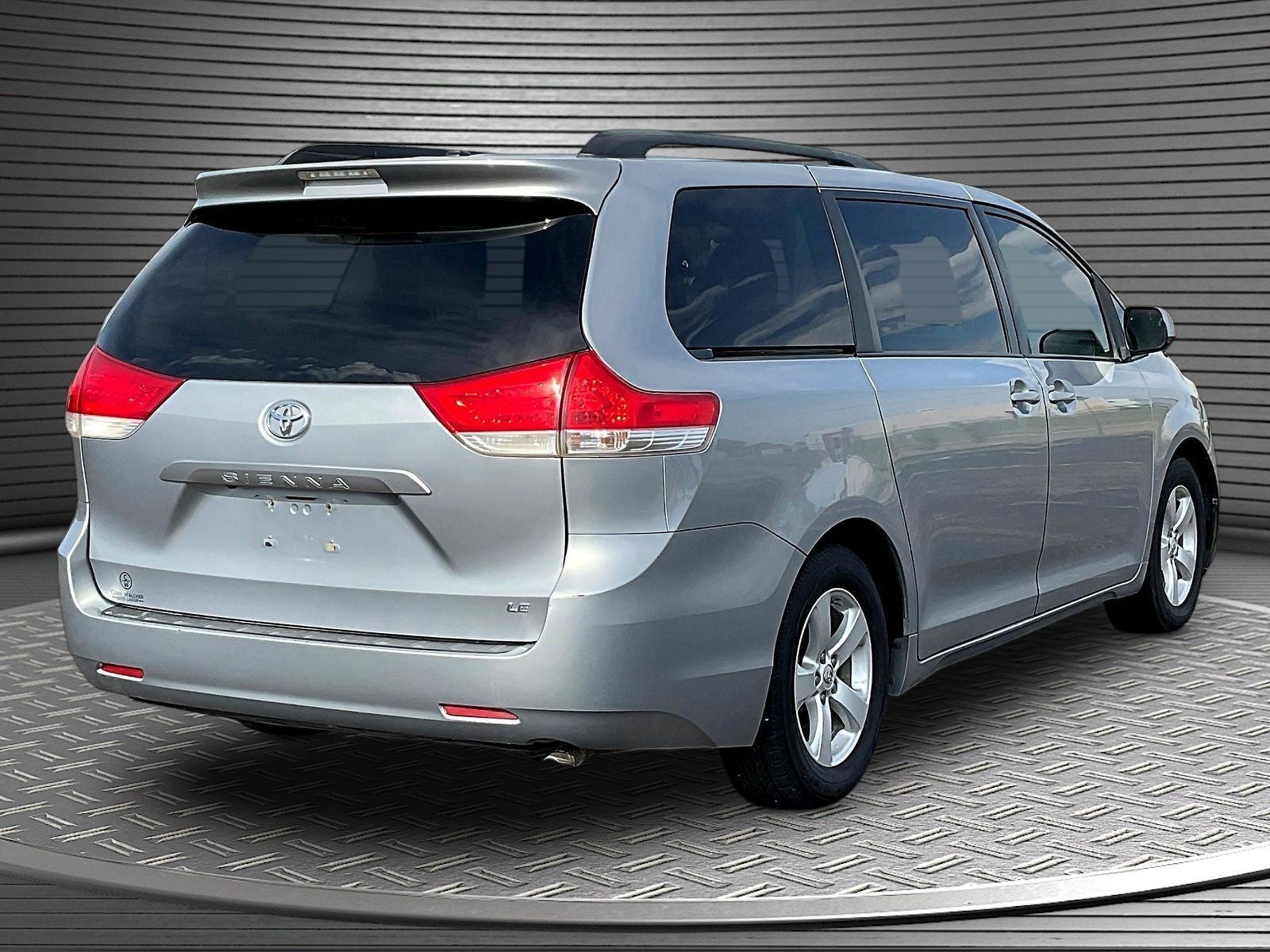 2013 Toyota Sienna LE V6 8 Passenger