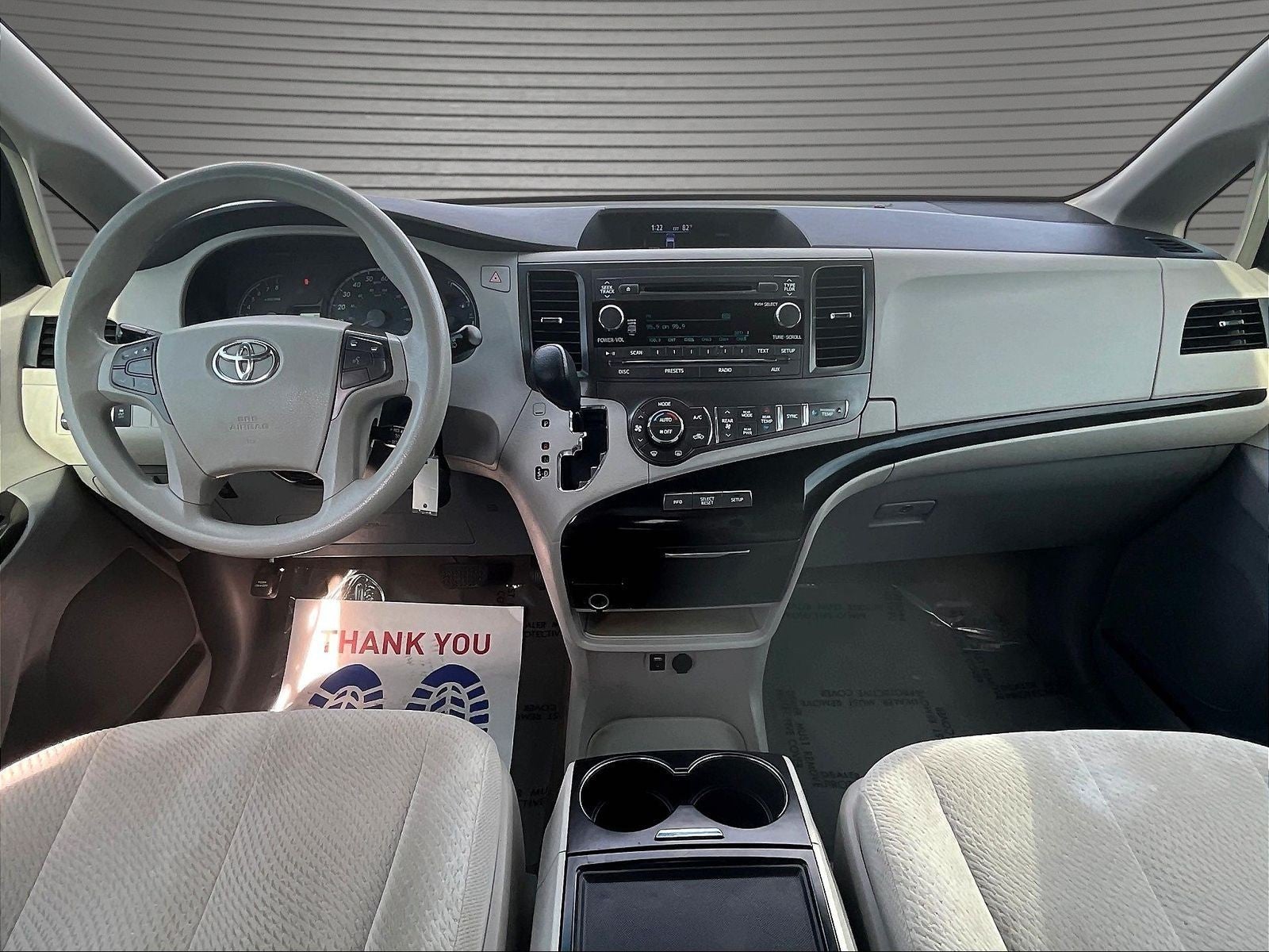 2013 Toyota Sienna LE V6 8 Passenger